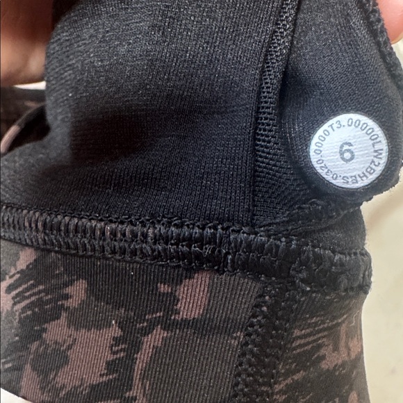 Lululemon Energy Longline Strappy Bra Black Camo Size 6 - Picture 4 of 4